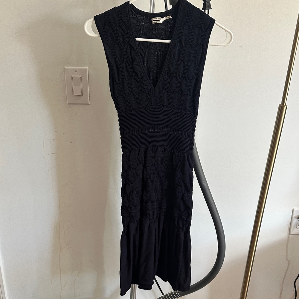 Chic Black Sleeveless Midi Dress